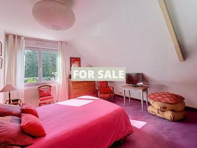 Detached House with Landscaped Garden