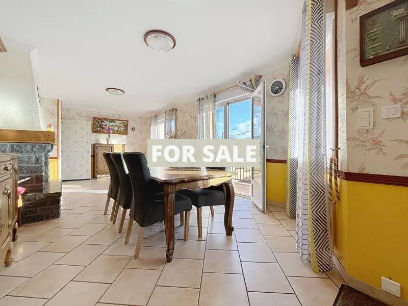 Detached House with Garden by the Coast