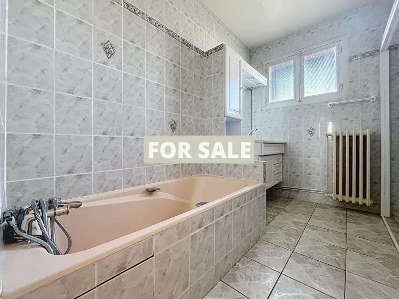 Detached House with Garden by the Coast