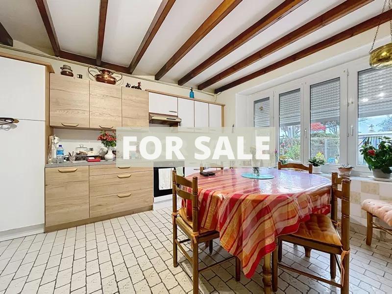 Detached House With Garden And Outbuilding