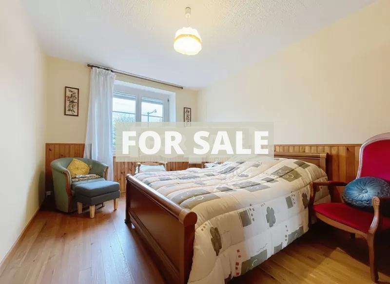 Detached House With Garden And Outbuilding