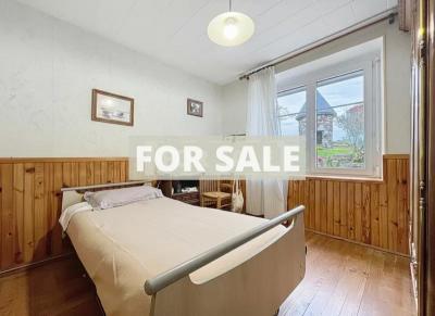 Detached House With Garden And Outbuilding