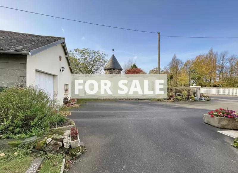 Detached House With Garden And Outbuilding