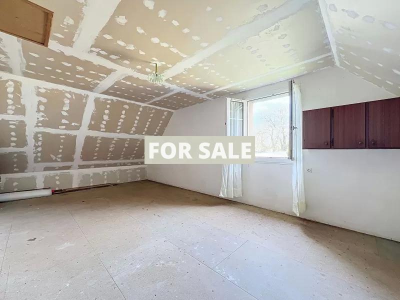 Detached House with Landscaped Garden