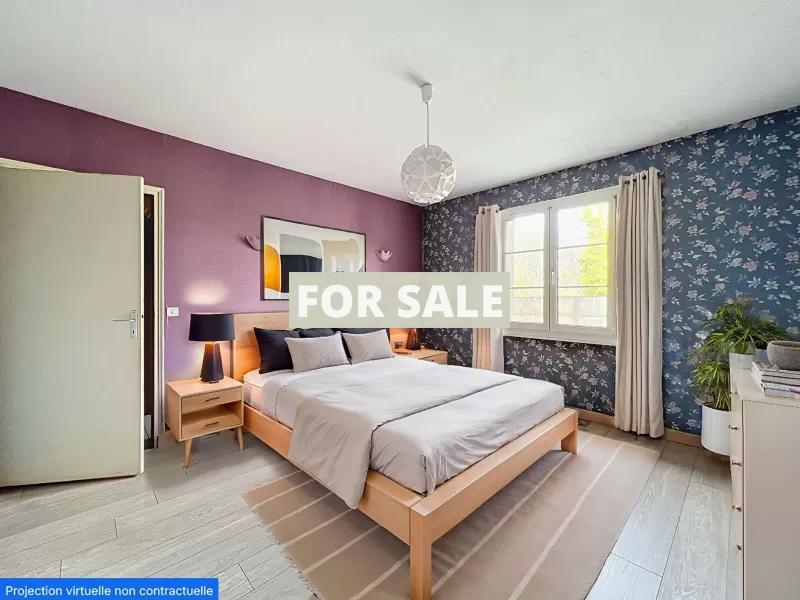 Detached House with Landscaped Garden