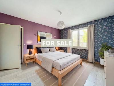 Detached House with Landscaped Garden