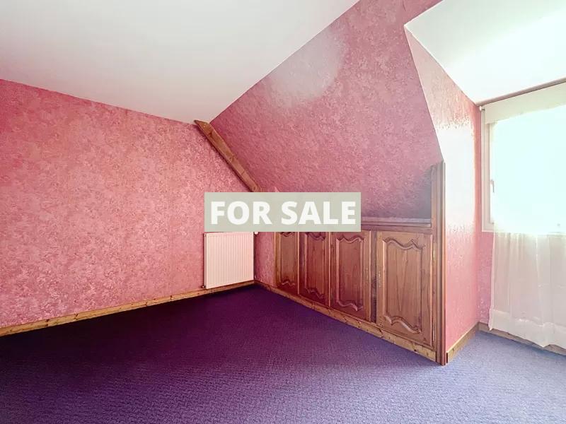 Detached House with Landscaped Garden