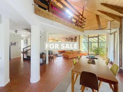 Contemporary Detached House Not Far from the Coast