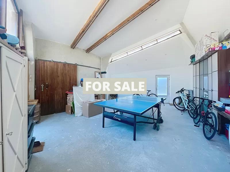 Contemporary Detached House Not Far from the Coast