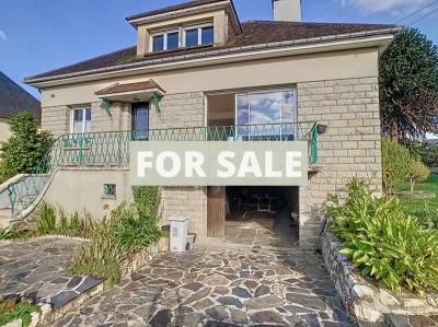 Detached House with Garden by the Coast