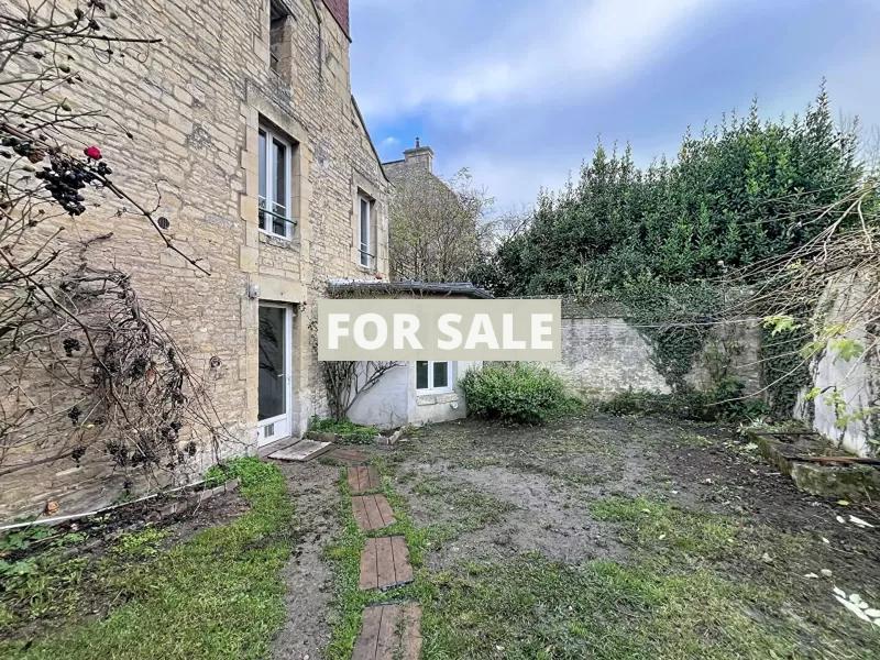 Stone Built Town House with Courtyard