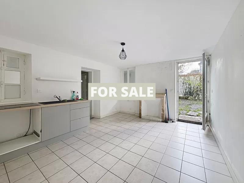 Stone Built Town House with Courtyard