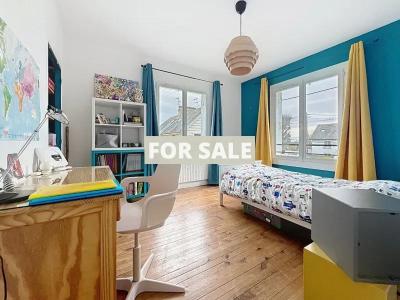 Traditional House with Garden