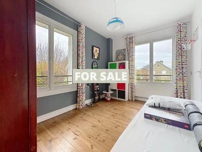 Traditional House with Garden