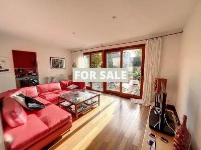 Detached House with Garden and Office