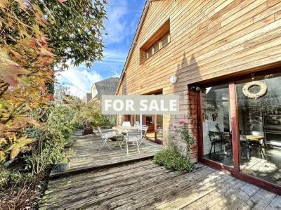 Detached House with Garden and Office