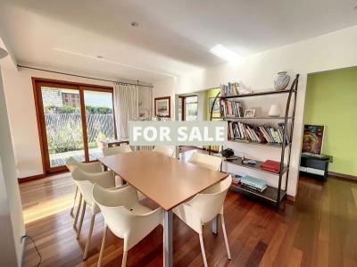 Detached House with Garden and Office