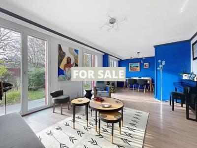 Detached House with Landscaped Garden