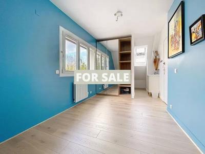 Detached House with Landscaped Garden