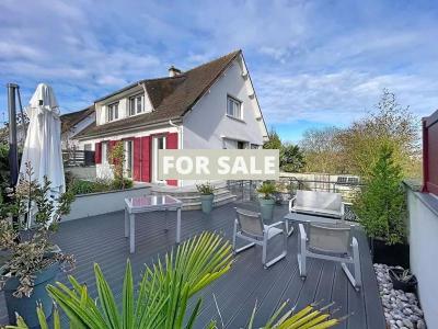 Detached House with Landscaped Garden