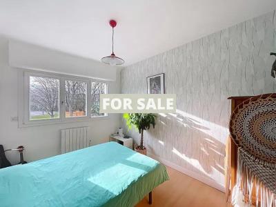 Detached House with Landscaped Garden