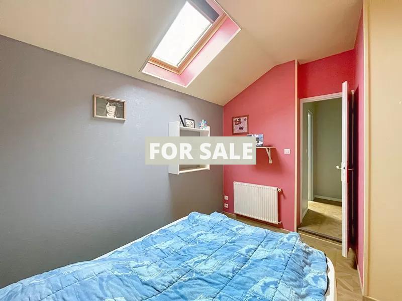 Detached House with Garden