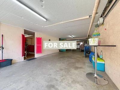 Detached Country House with Landscaped Garden