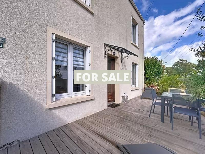 Detached House with Garden by the Coast