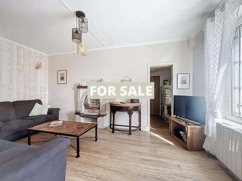 Detached House with Garden by the Coast