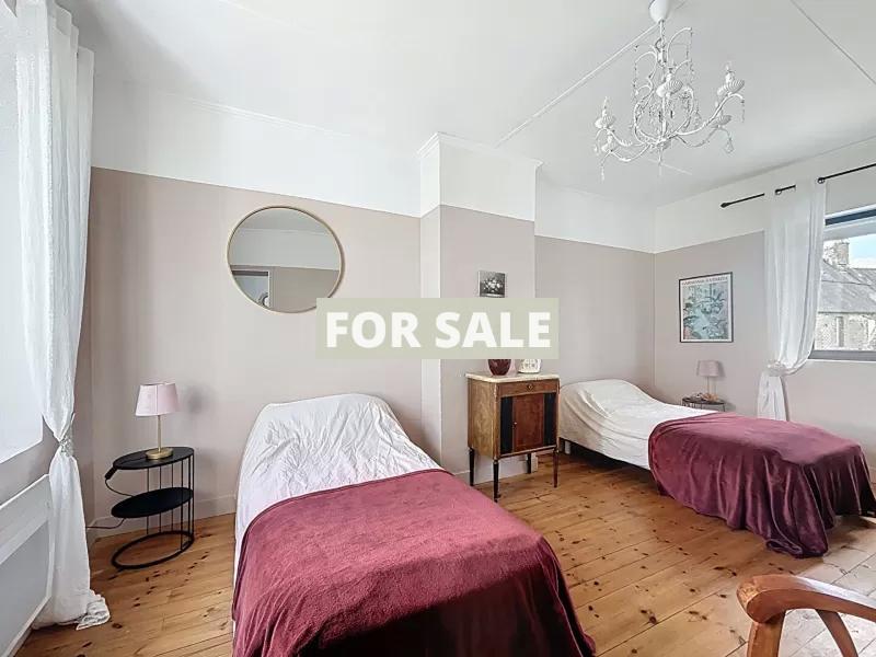 Detached House with Garden by the Coast