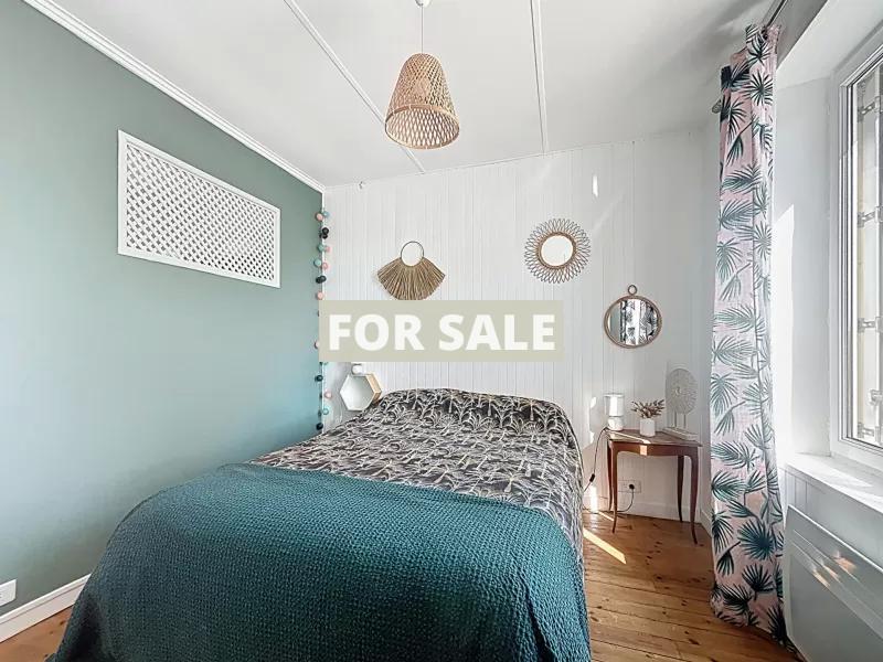 Detached House with Garden by the Coast