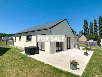 Contemporary Detached House with Garden