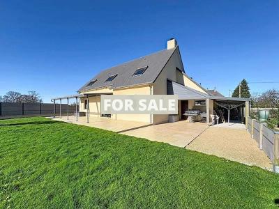 Modern Detached House with Garden