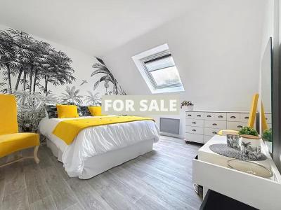 Traditional House with Garden