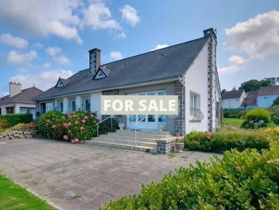 Detached House with Landscaped Garden