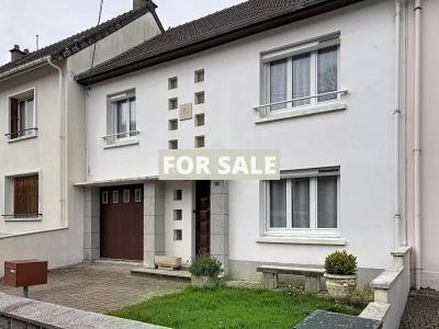 Traditional House with Garden