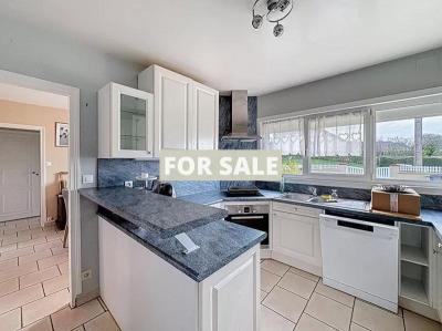 Traditional House with Garden