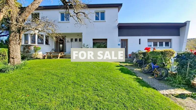 Contemporary House in Coastal Location