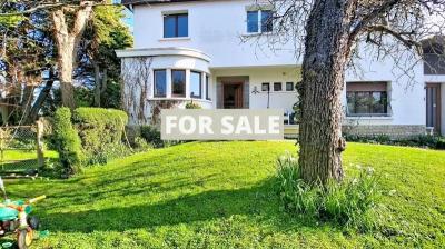 Contemporary House in Coastal Location