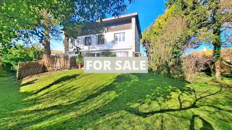 Contemporary House in Coastal Location