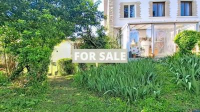 Contemporary House in Coastal Location