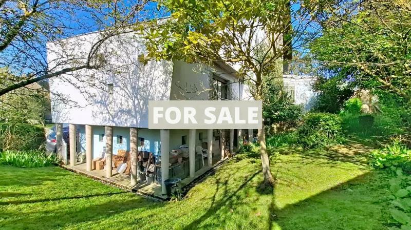 Contemporary House in Coastal Location