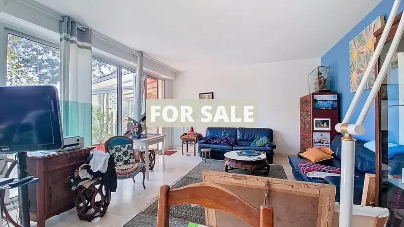 Contemporary House in Coastal Location