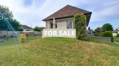 Detached House with Garden by the Coast