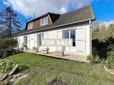 Detached House with Terrace and Garden