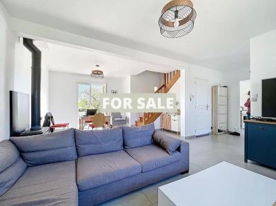 Detached House with Landscaped Garden