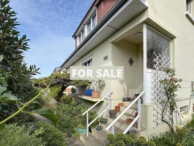 Detached House with Garden by the Coast