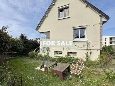 Detached House with Garden by the Coast