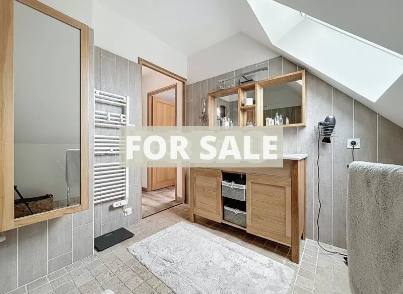 Contemporary Detached House with Landscaped Garden