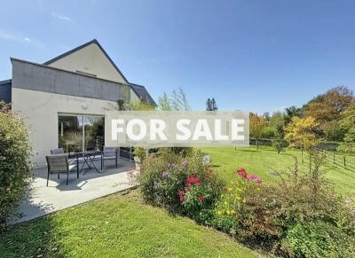 Contemporary Detached House with Landscaped Garden